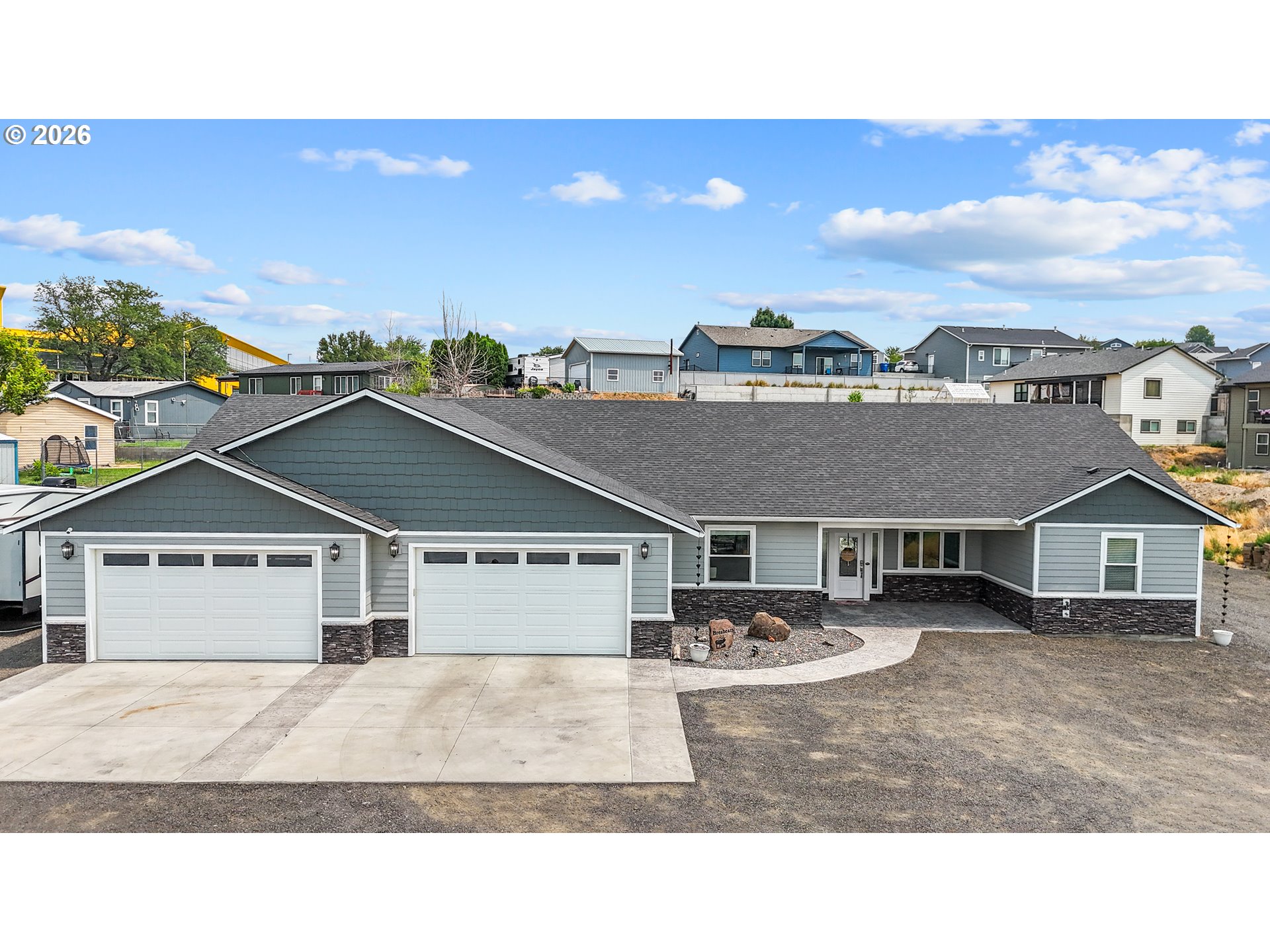 417 SW Quinney Pl — photo