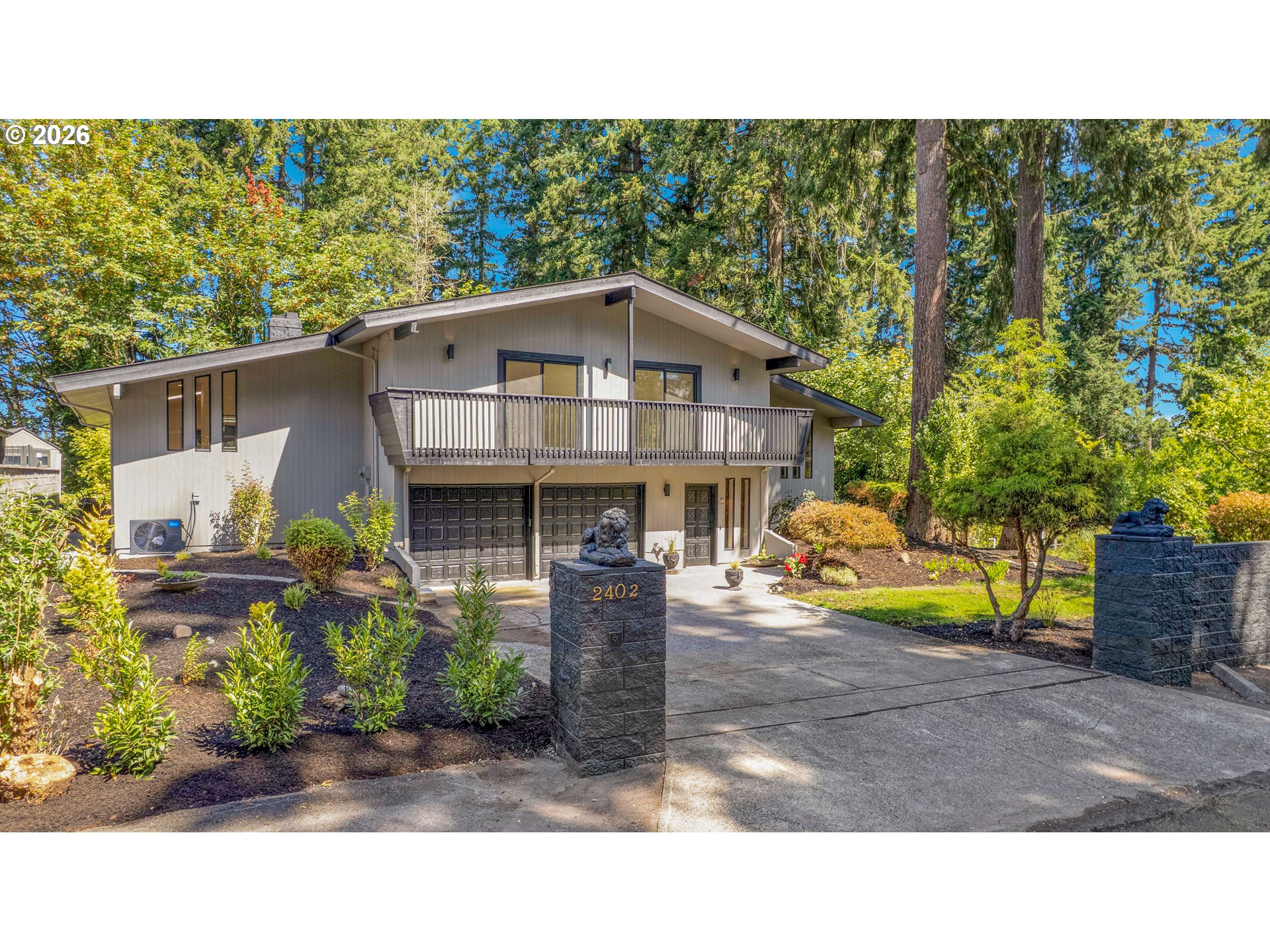 2402 NE Summit Ridge Dr — photo
