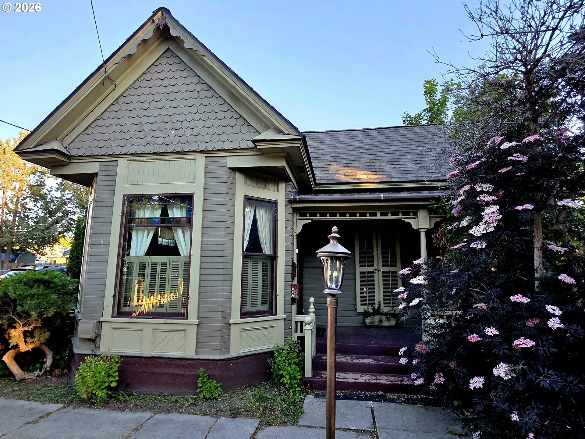 1739 Madison St — photo