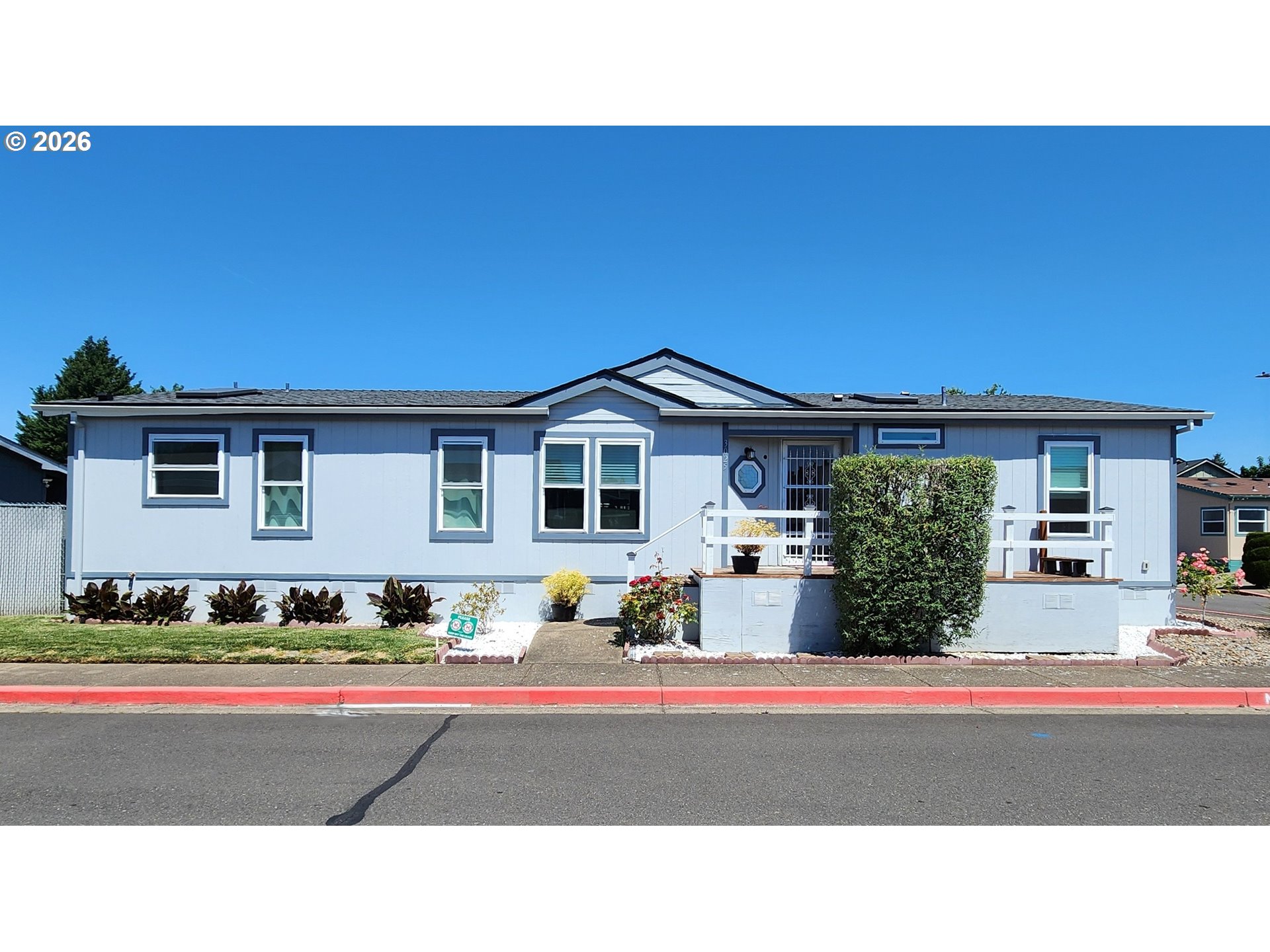 3025 Hollyridge Loop NE — photo