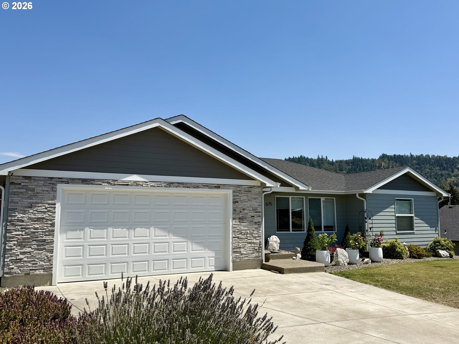675 SE Brush Ct — photo