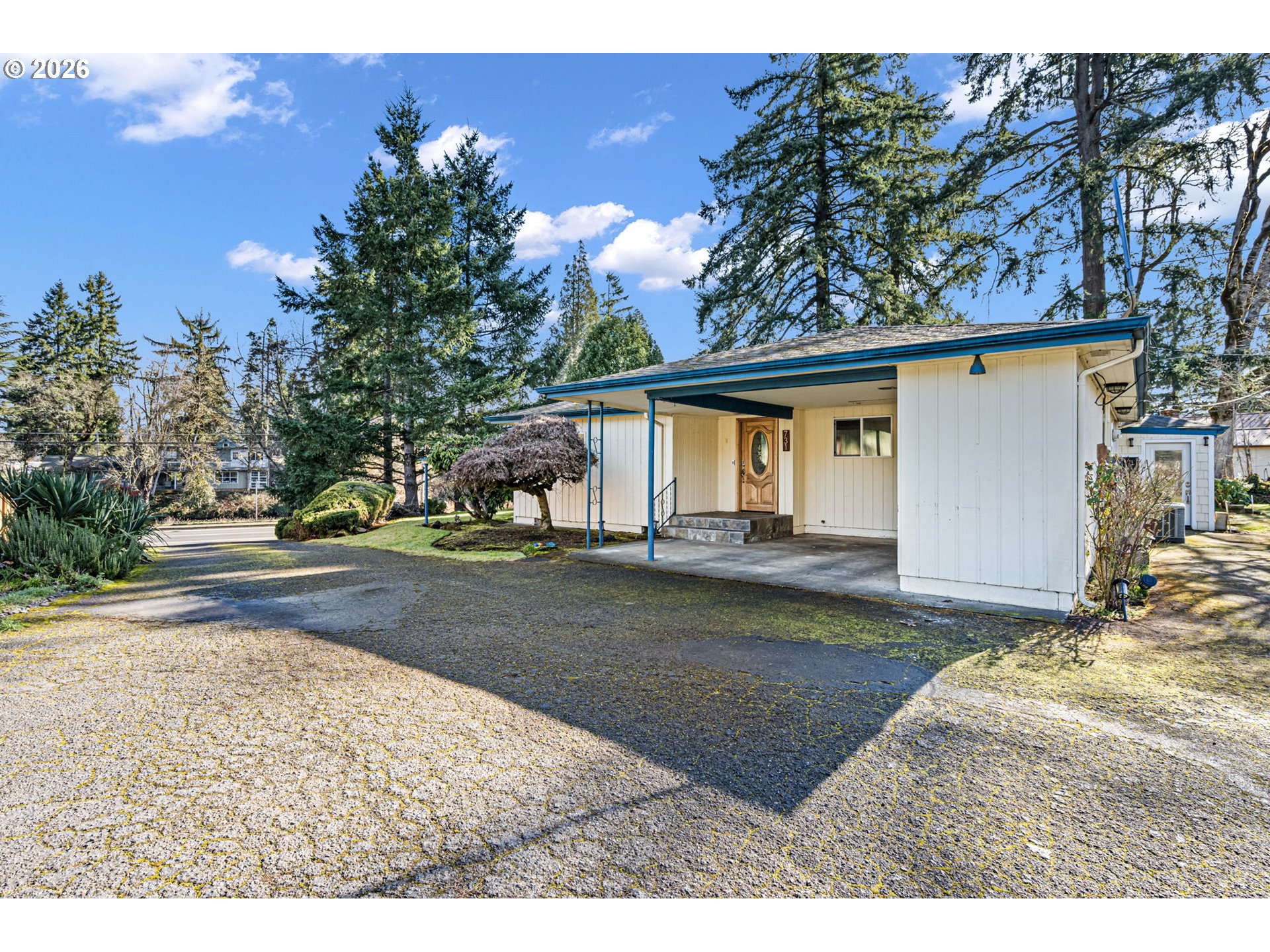 731 S River Rd — photo