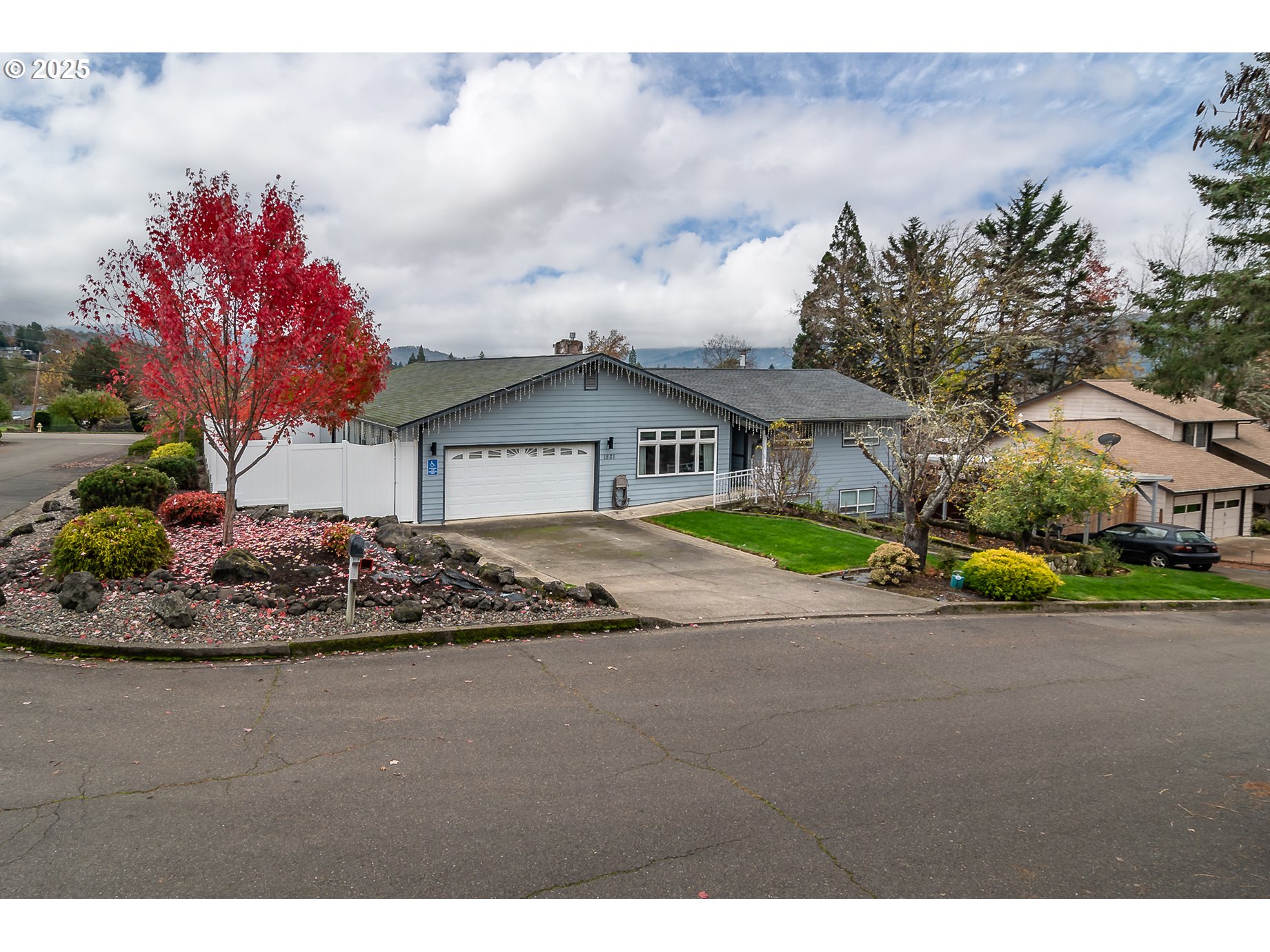 1821 NW Sellwood St — photo