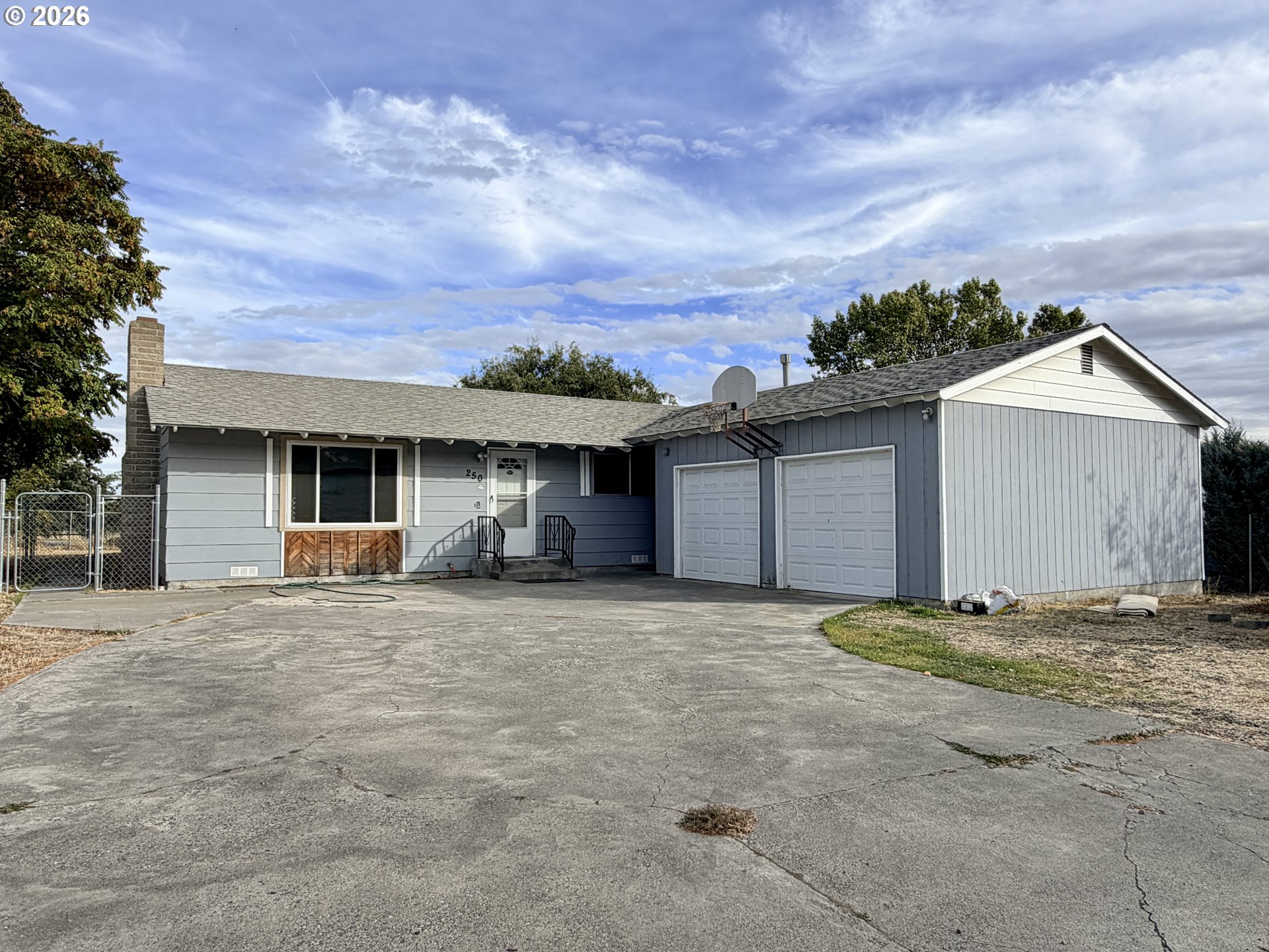 250 Willow Dr — photo