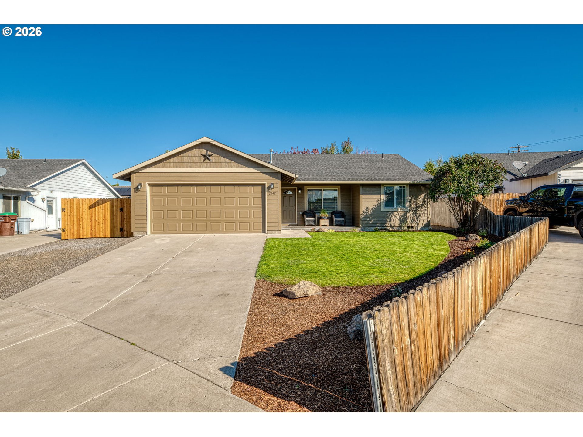 2142 NE Wolverine Loop — photo