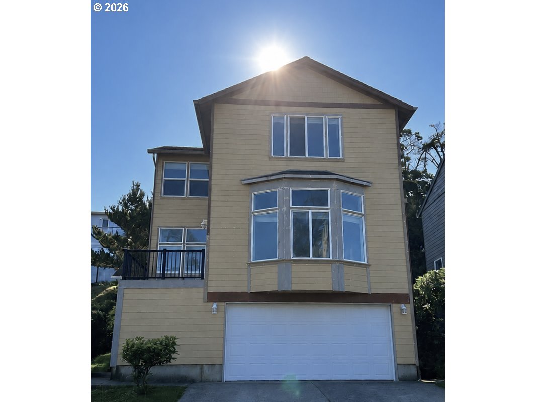 4536 SW Beach Ave — photo