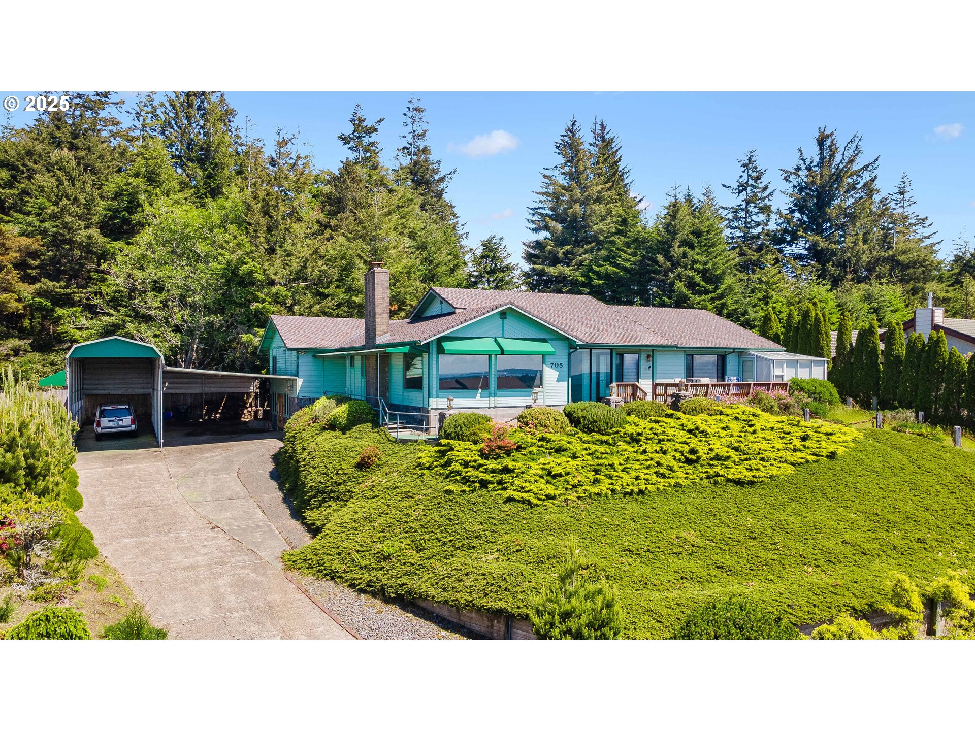705 Prefontaine Dr — photo