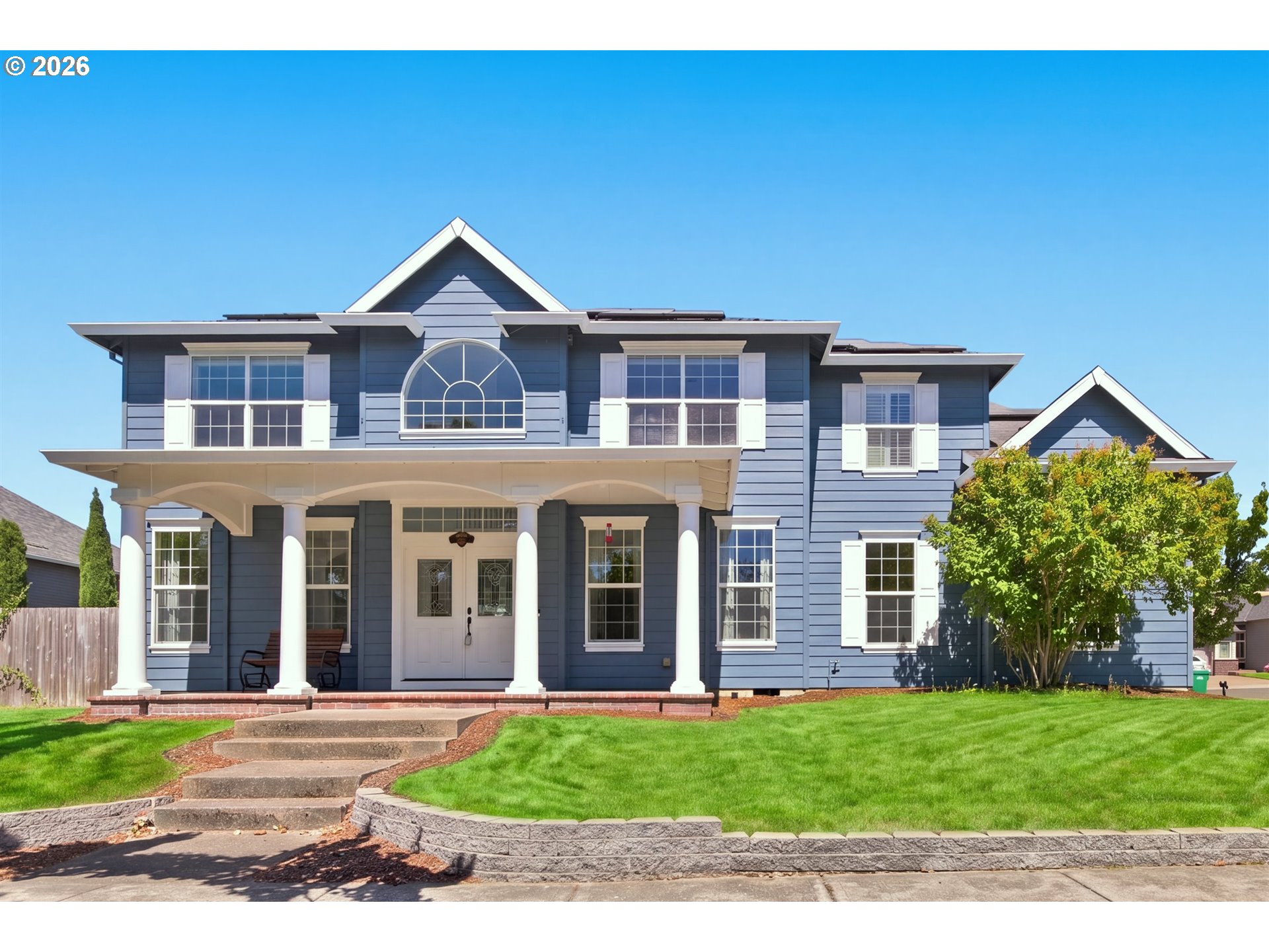 211 W Hazelnut Dr — photo