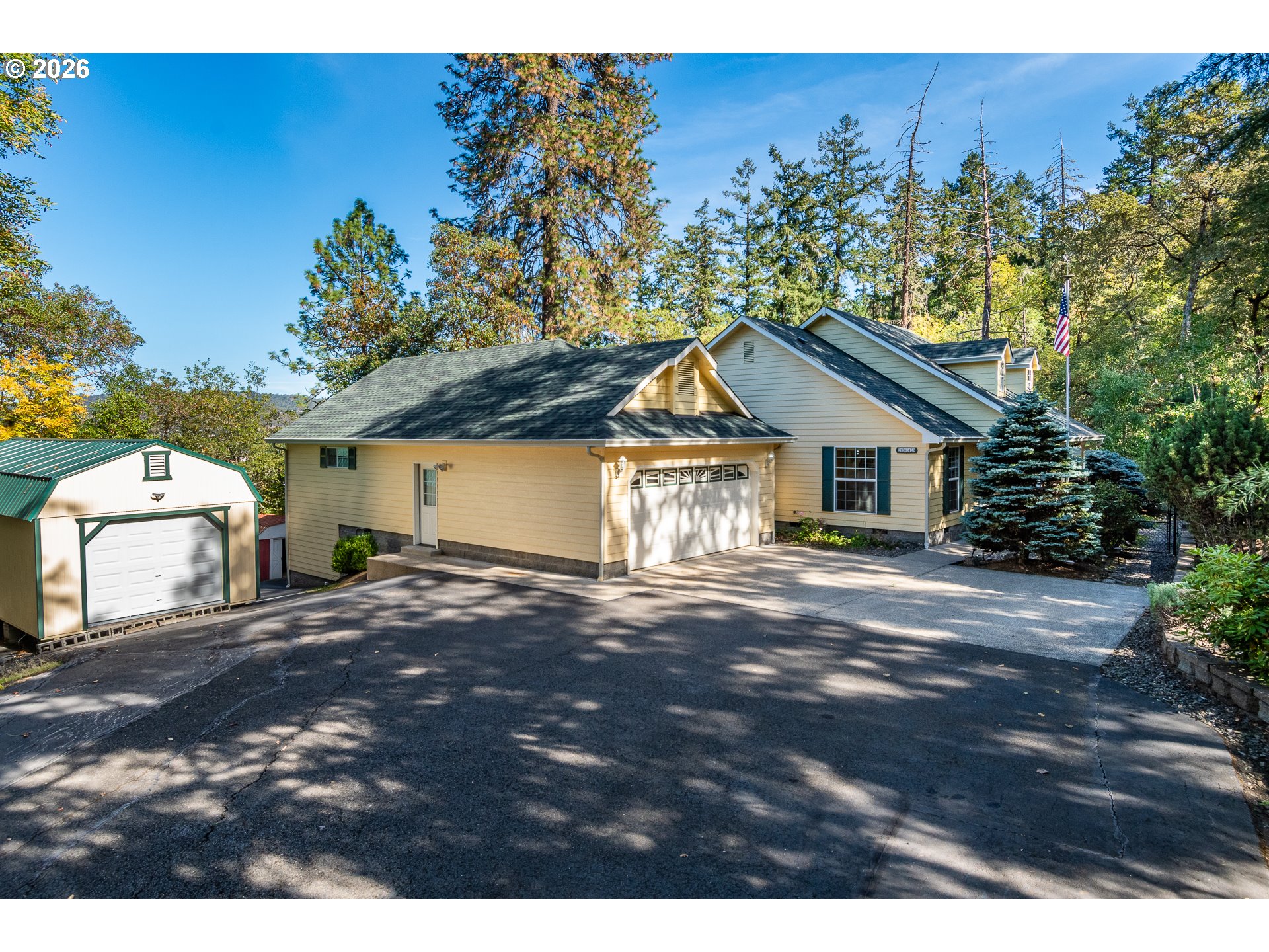 1049 W Copper Ct — photo