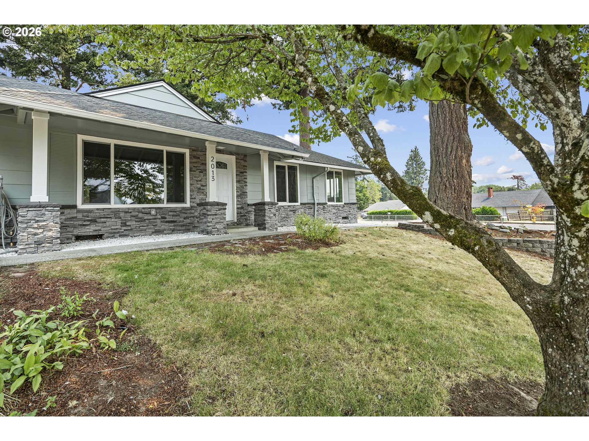 2013 NE Roberts Ct — photo