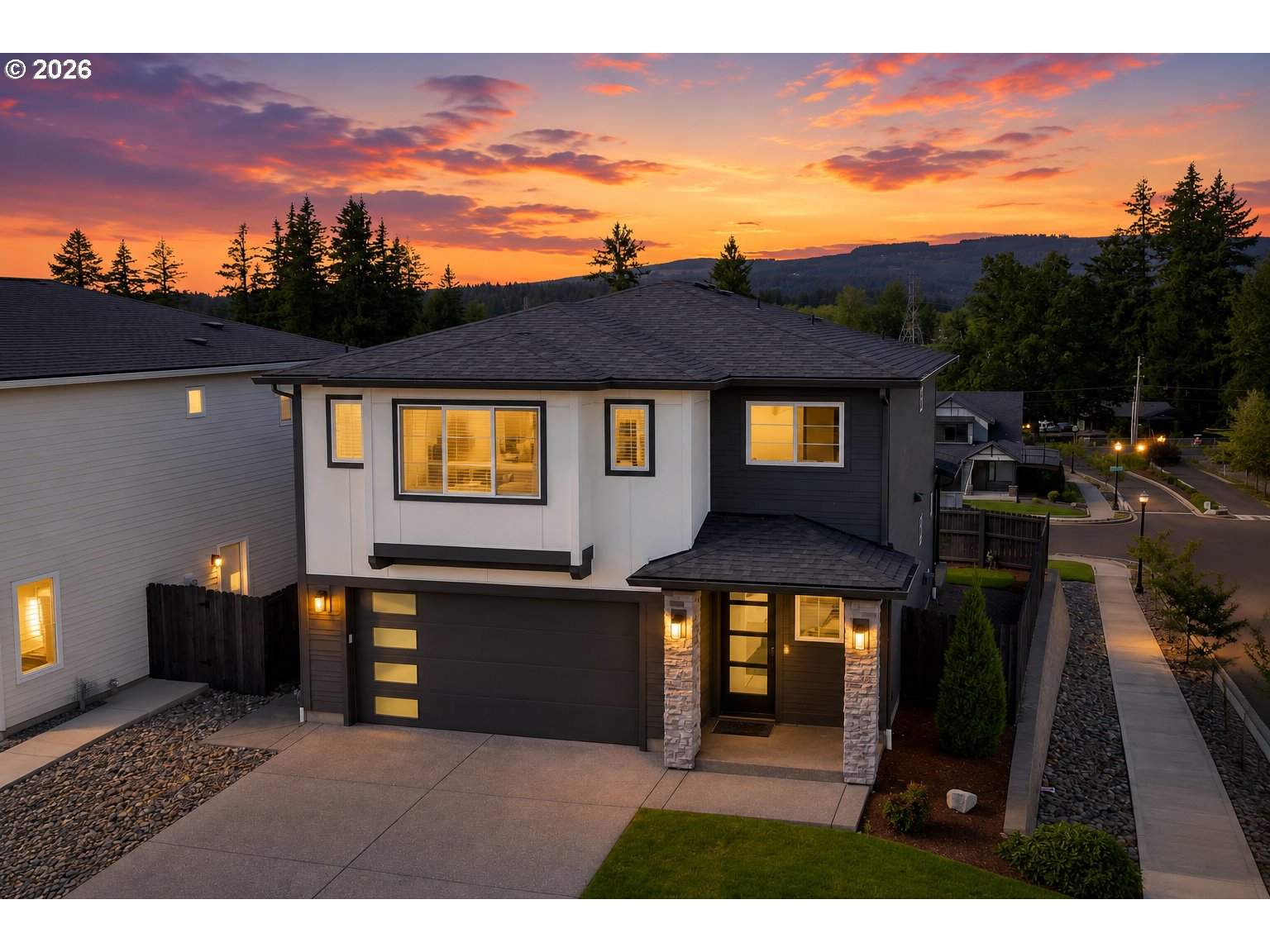 329 W Laurel St — photo
