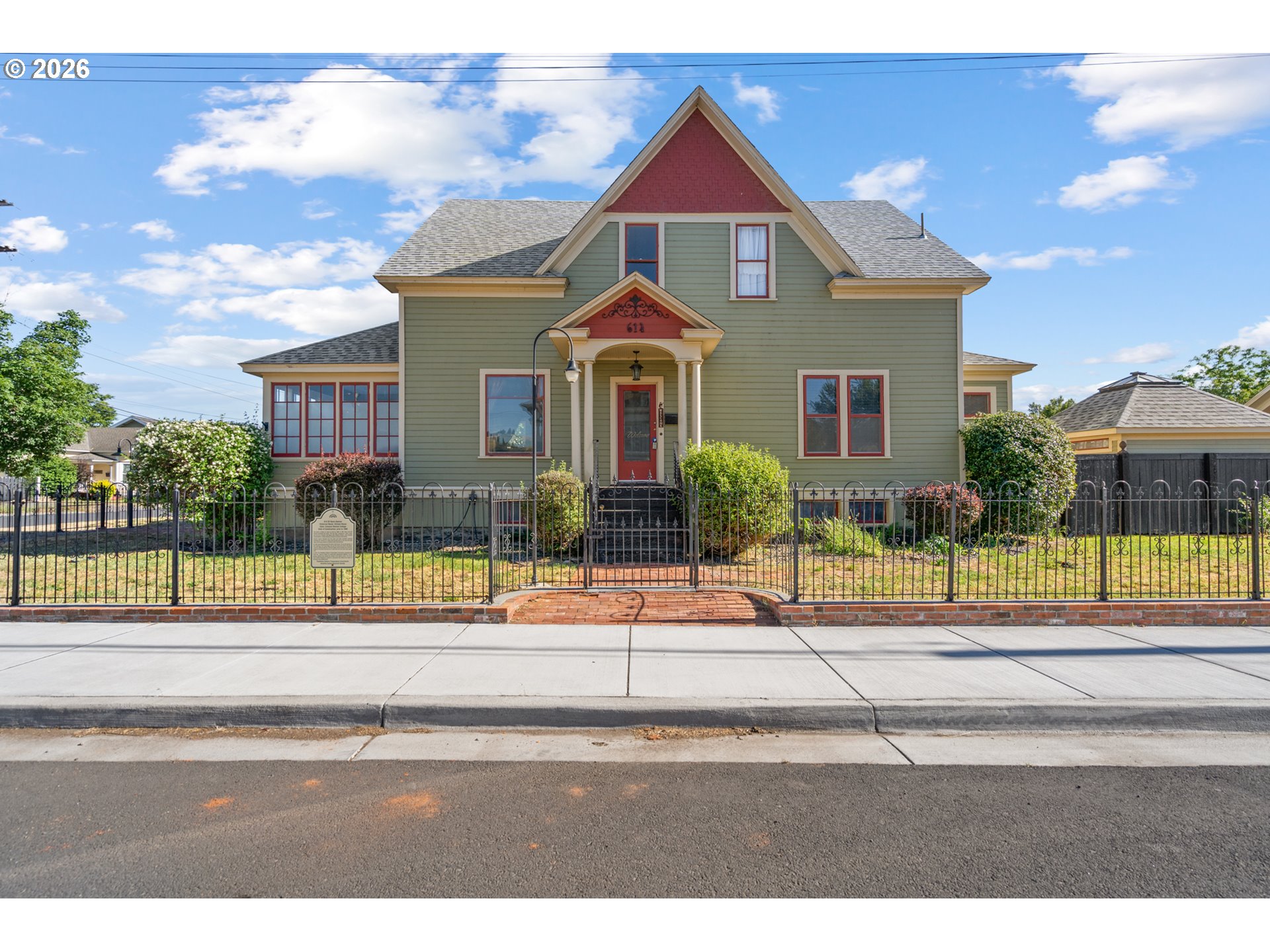 614 SE Byers Ave — photo