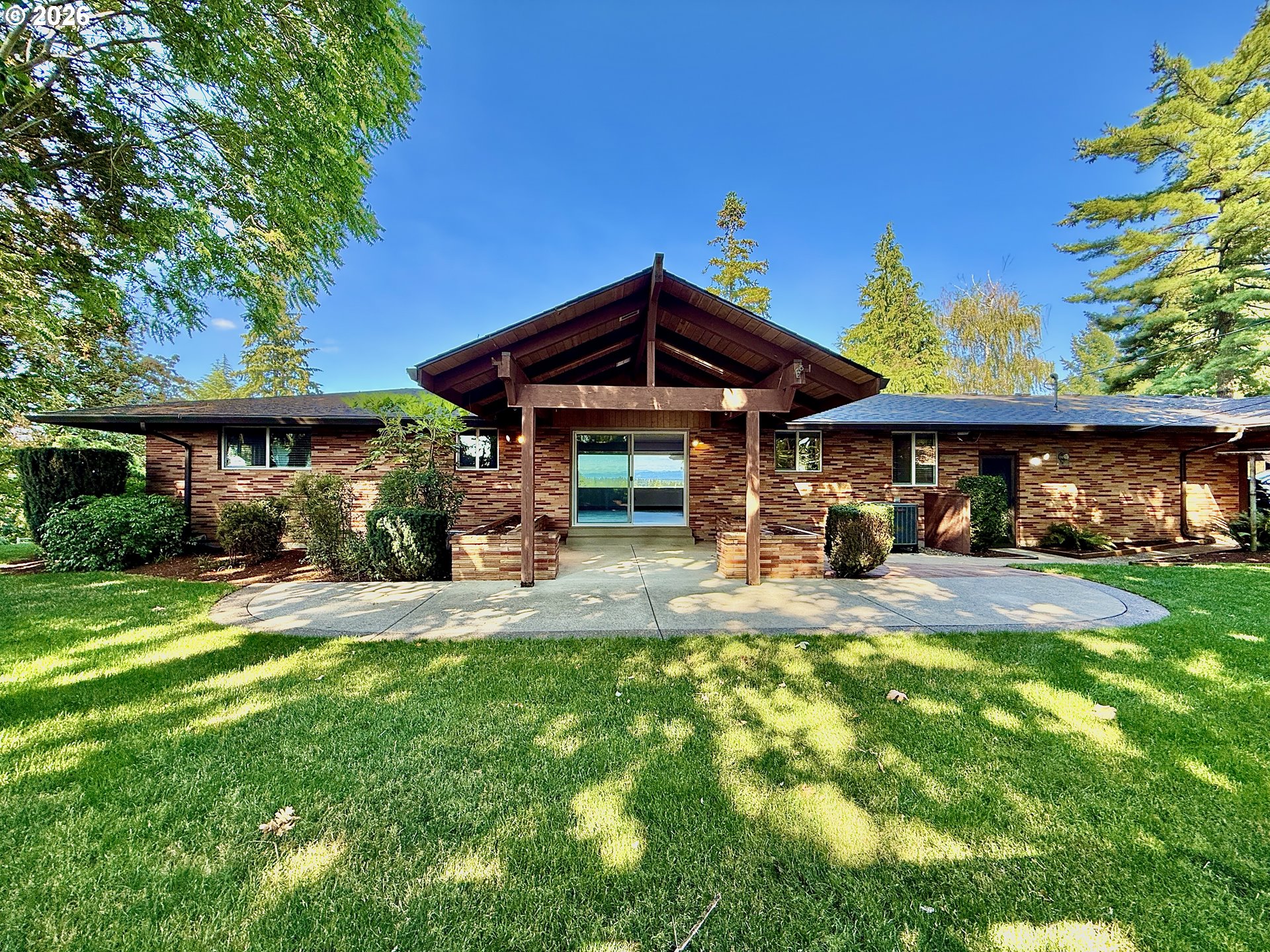 3104 E McLoughlin Blvd — photo