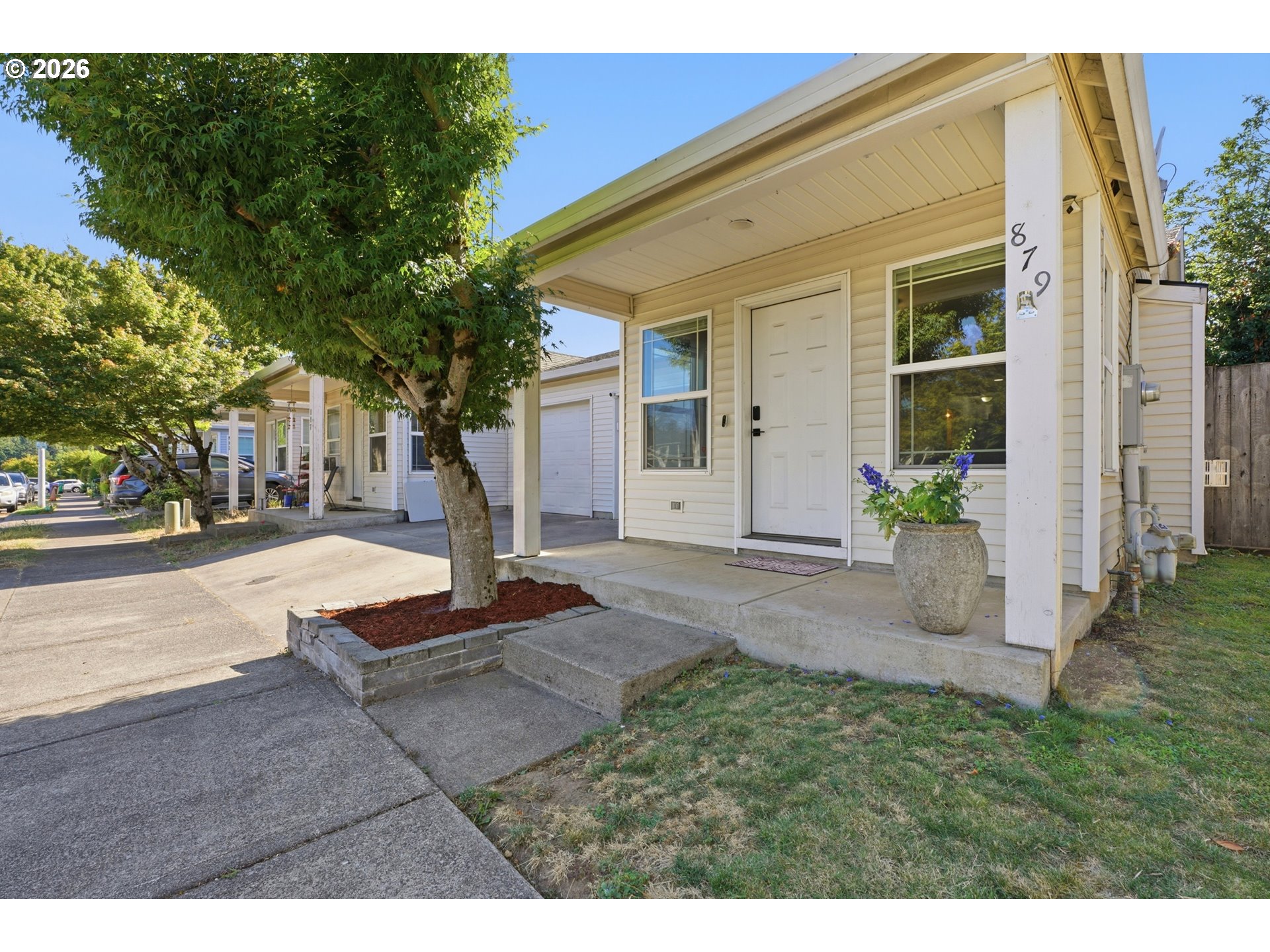 879 SW Junction Pl — photo