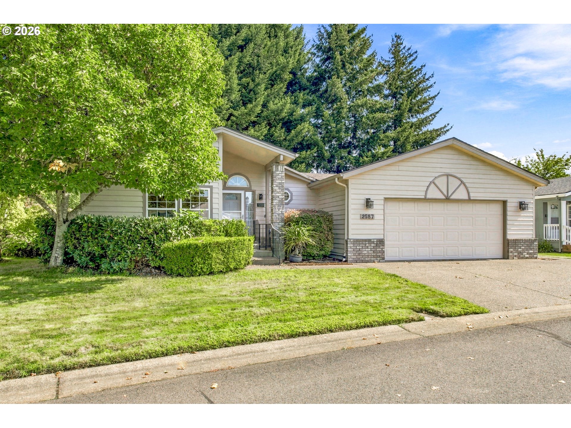 2587 Northampton, Eugene, OR 97404 — photo 2