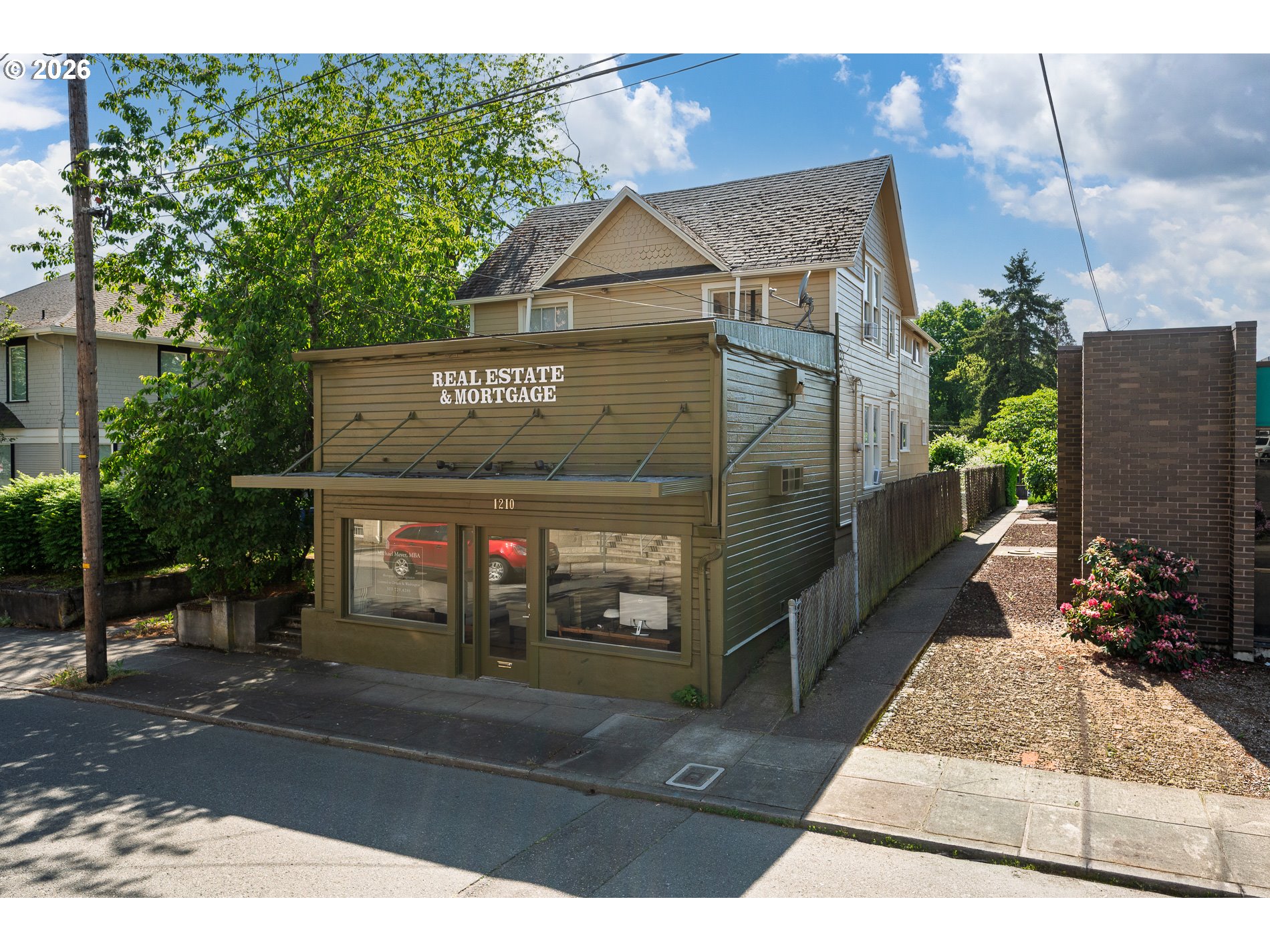 1210 Daniels St — photo