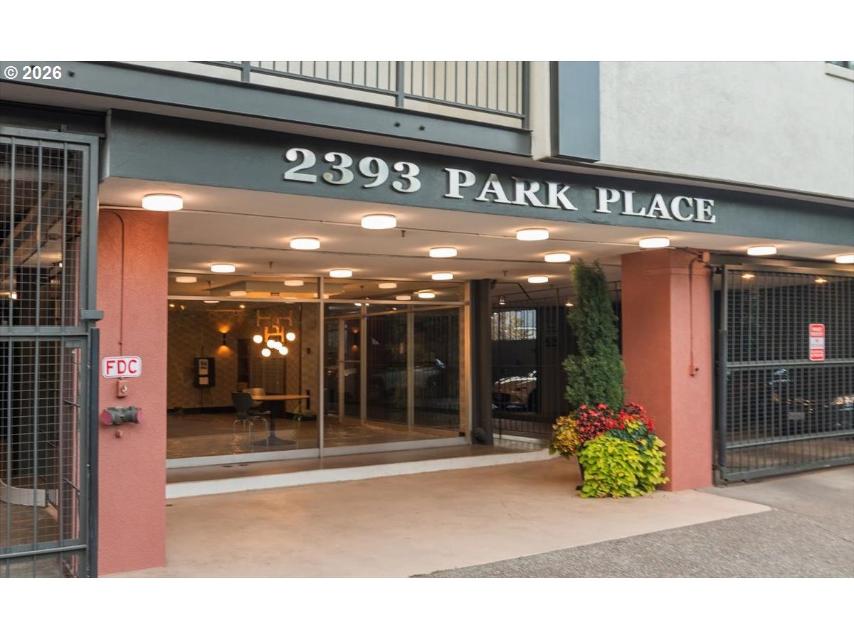 2393 SW Park Pl Unit 203 — photo