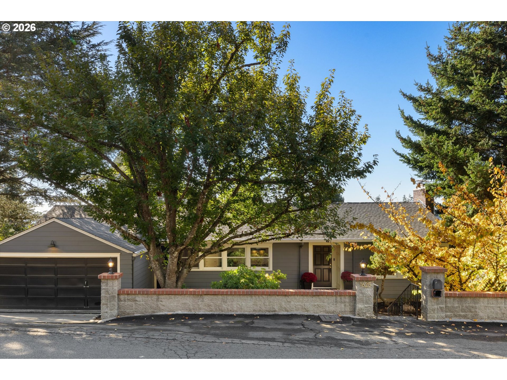 1625 SW Westwood Dr — photo