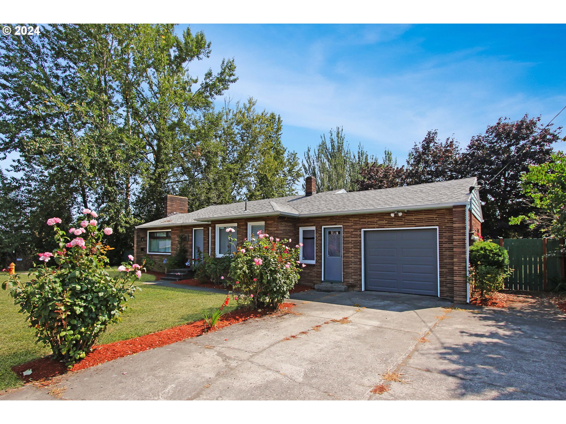 450 SE Hogan Rd — photo