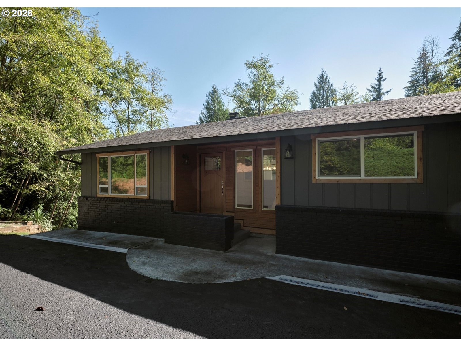 209 Sunset Dr — photo