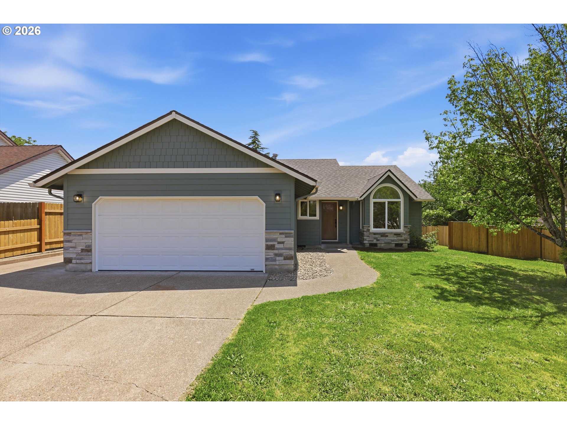 306 E Hilltop Dr — photo