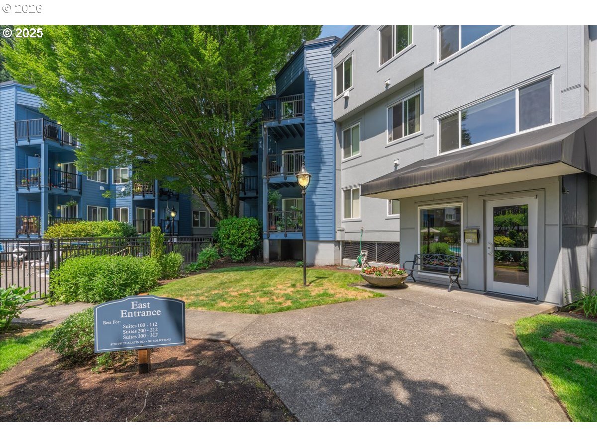 8720 SW Tualatin Rd 303 — photo