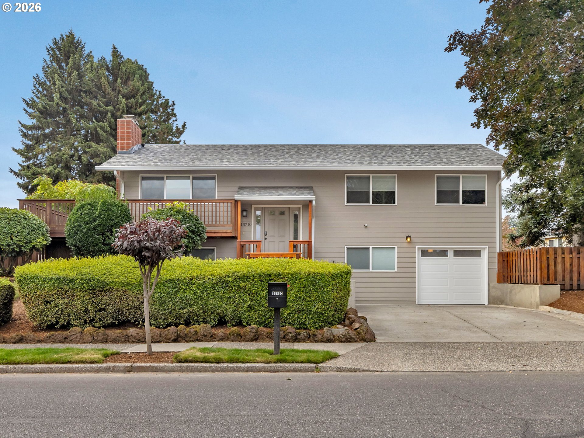 13710 NE Beech St — photo