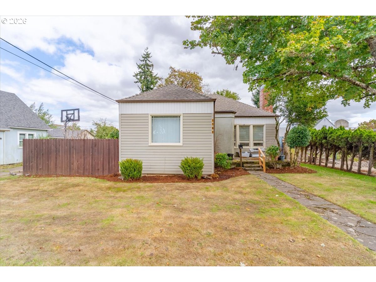 1162 SE Lyle St — photo