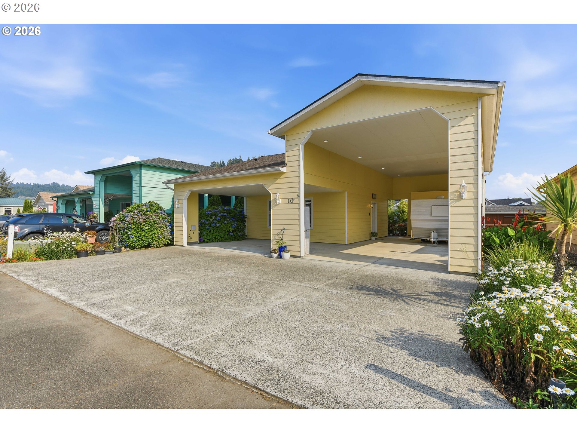 10 Pine Ln — photo