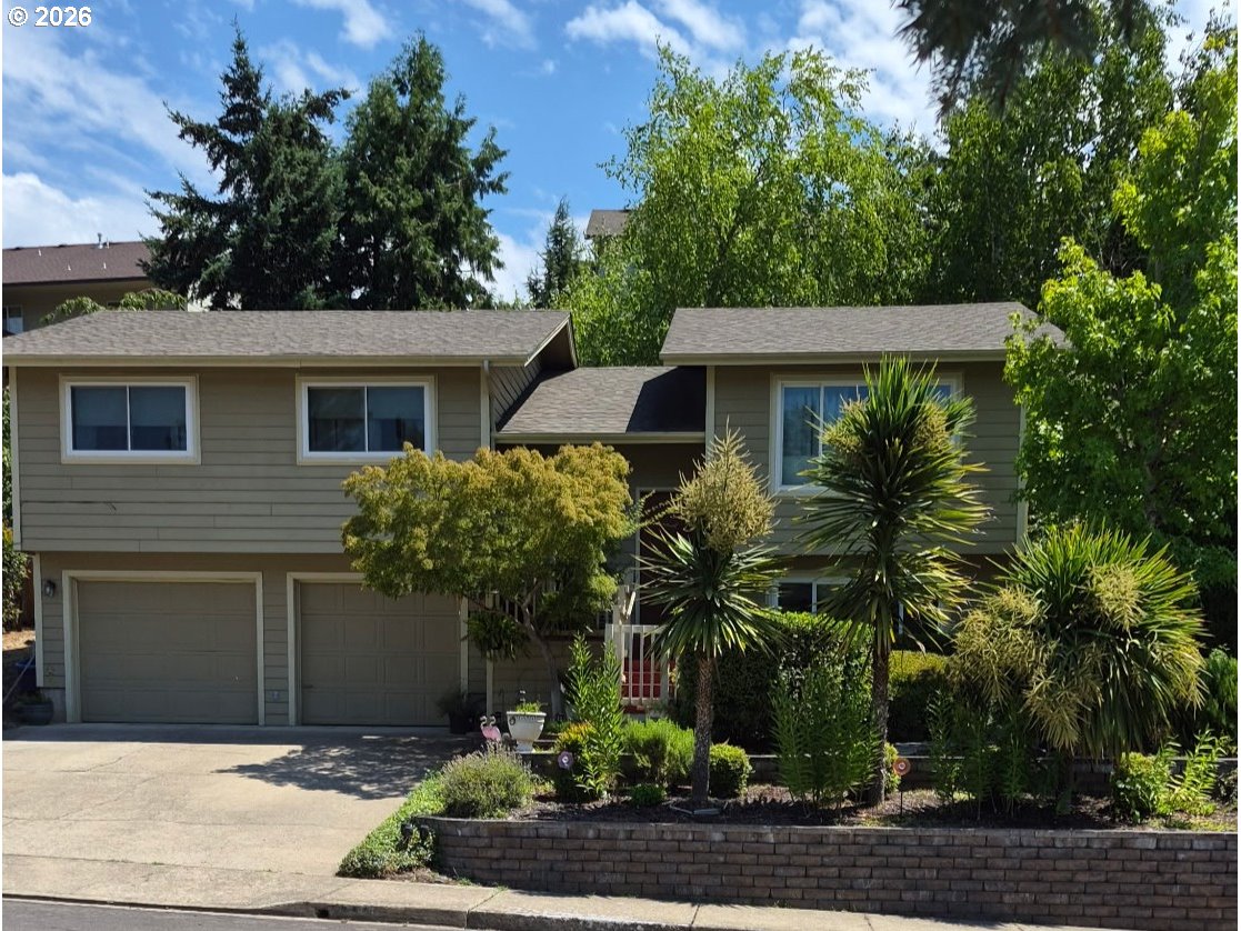 1343 NW Vallejo Dr — photo
