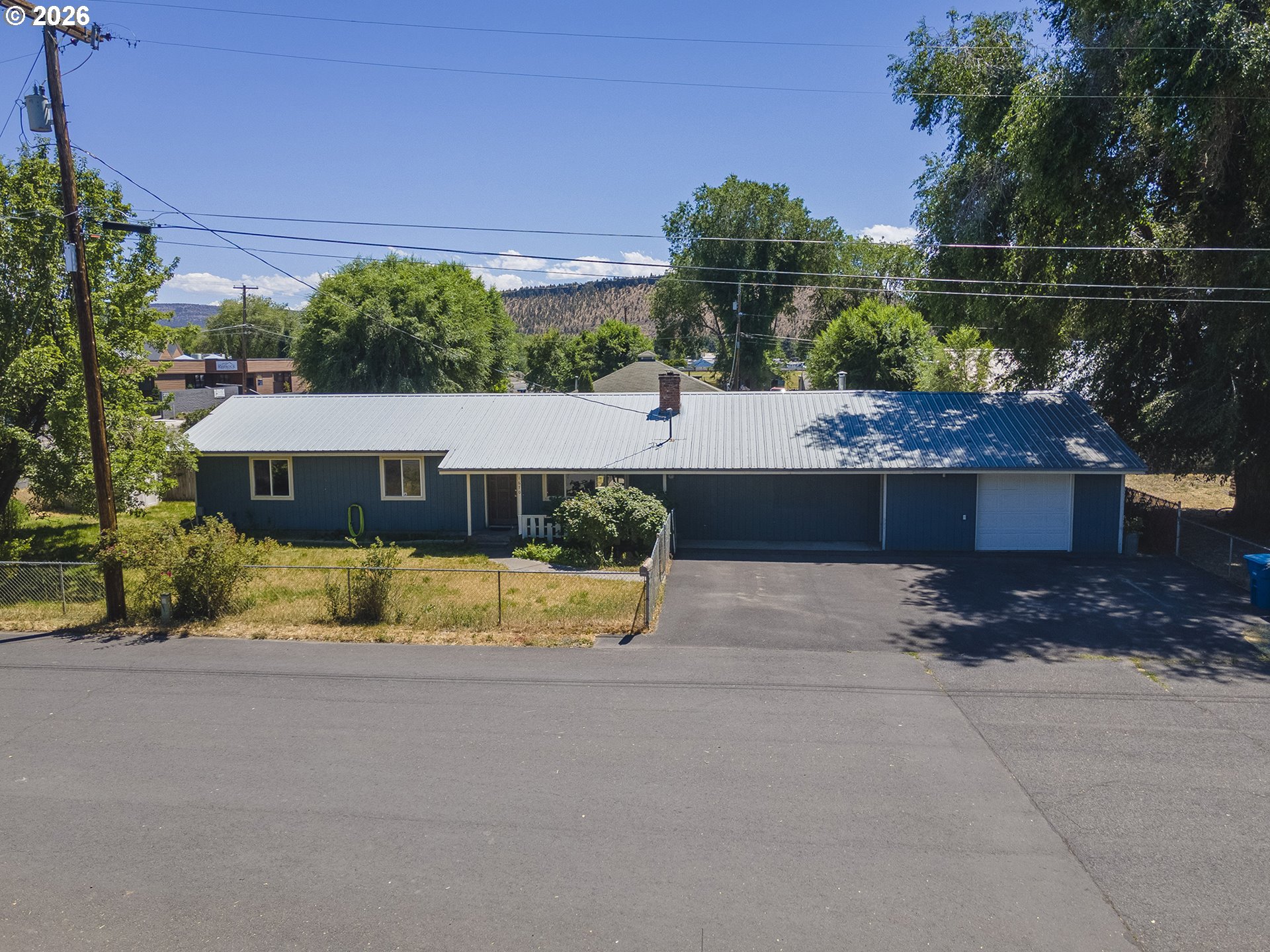 1670 SE Mountain View Dr — photo