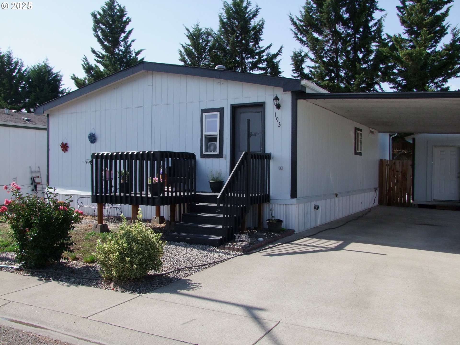 193 Owyhee Ln — photo