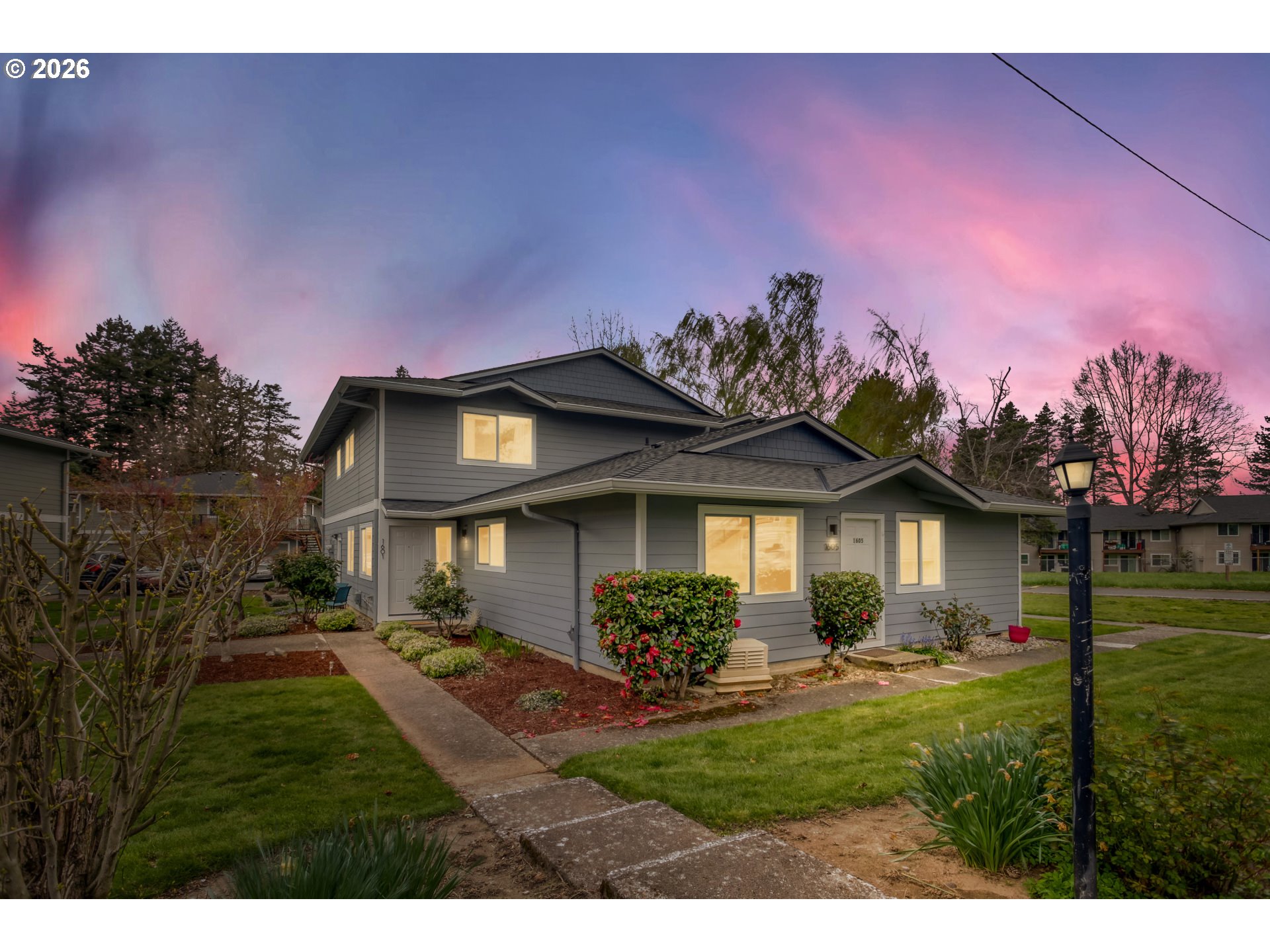 1601 NE Hale Pl 2 — photo