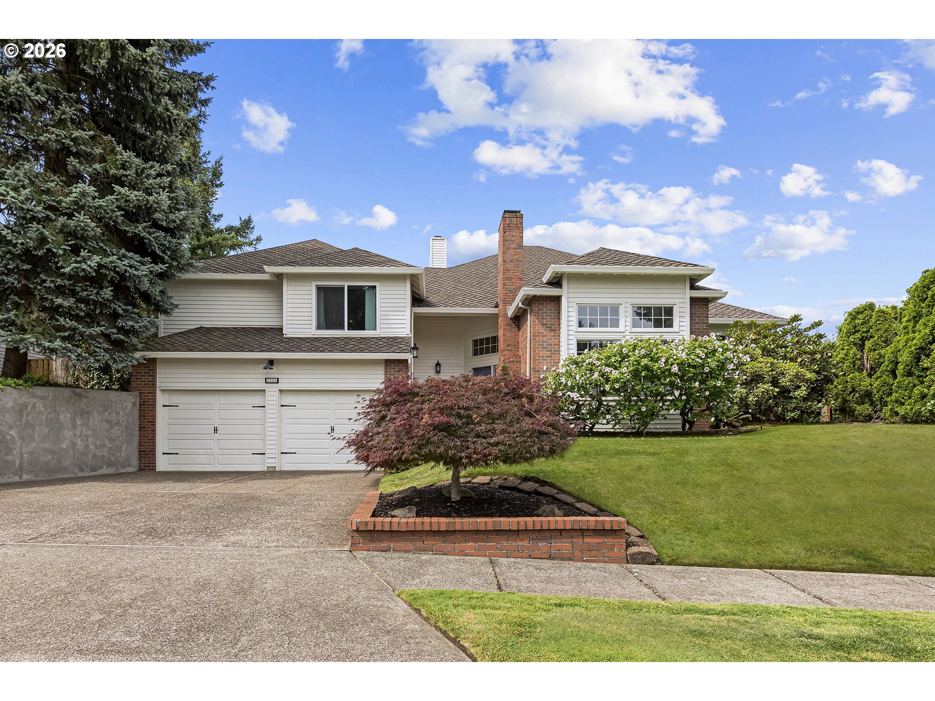 2104 Club House Dr — photo