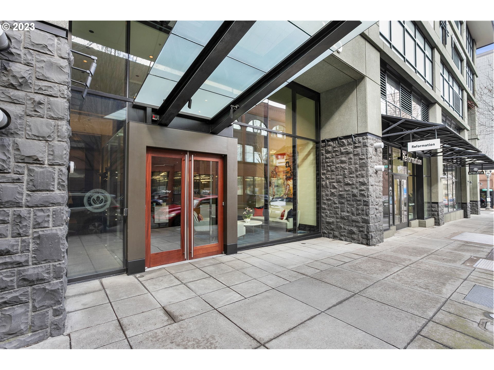 1025 NW Couch St 613 — photo