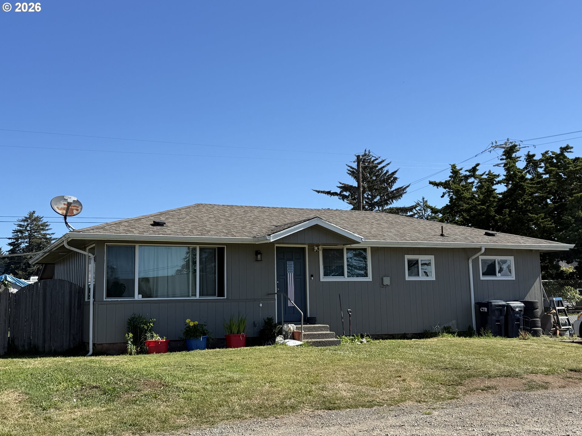 1202 Iris St — photo