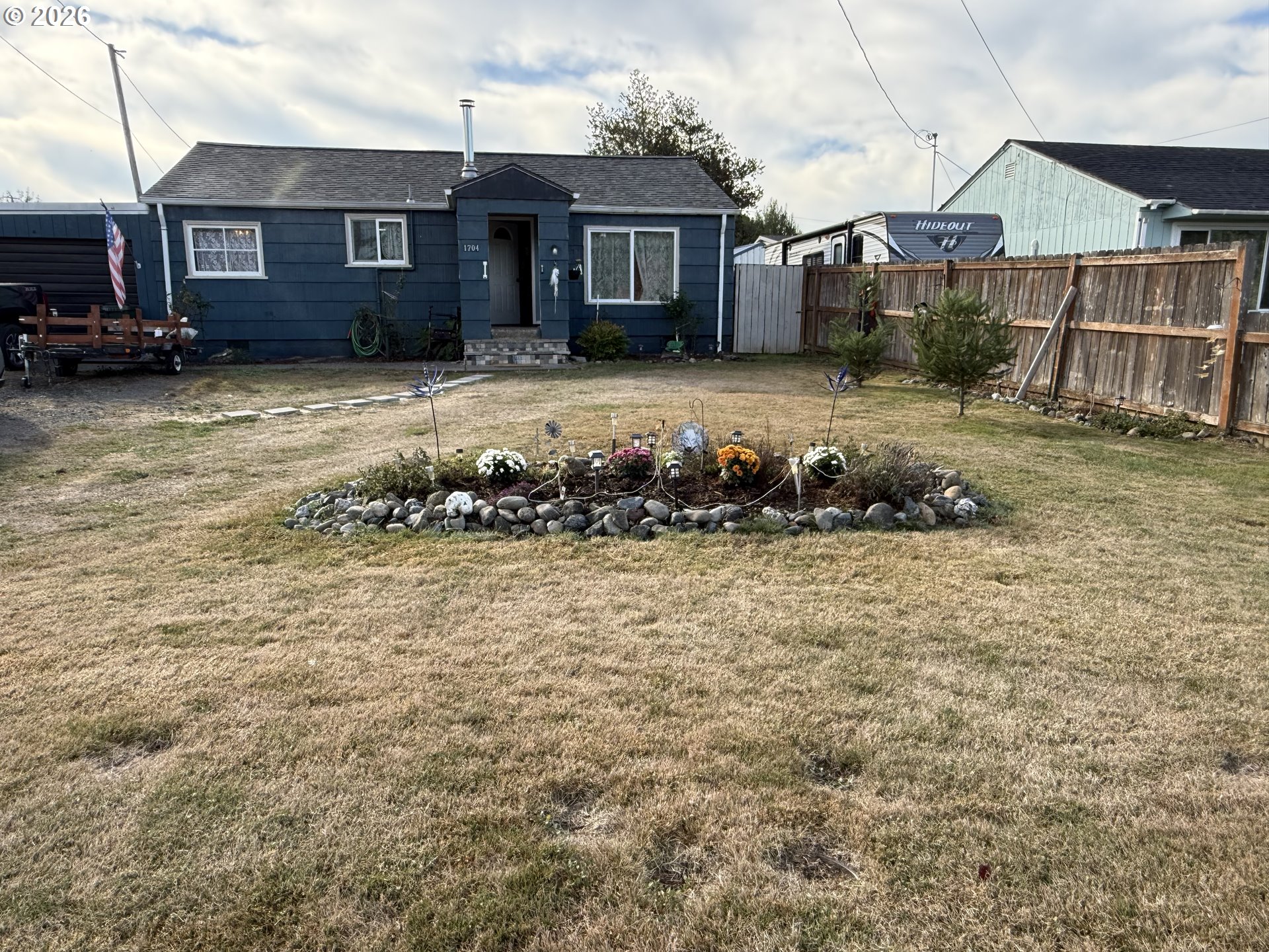 1704 Maple St — photo