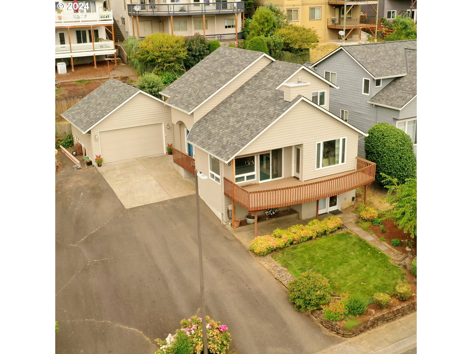 300 Spinnaker Way — photo