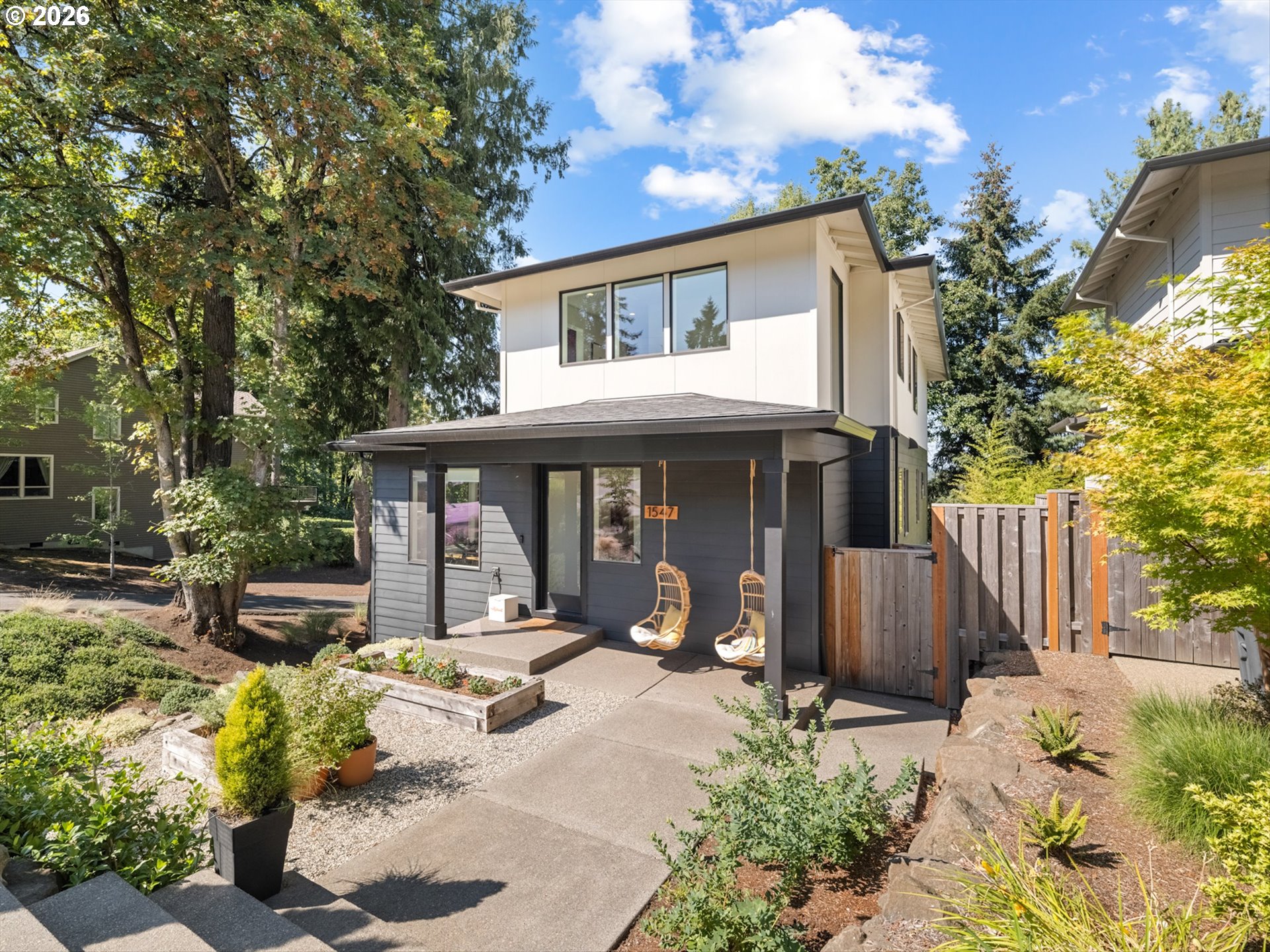 1547 Pine St — photo