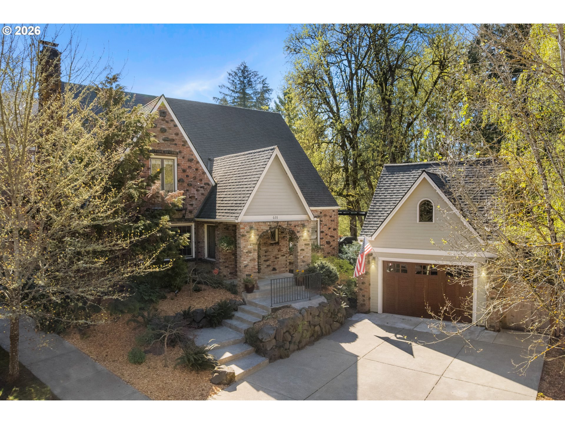 626 SW Comus Ct — photo