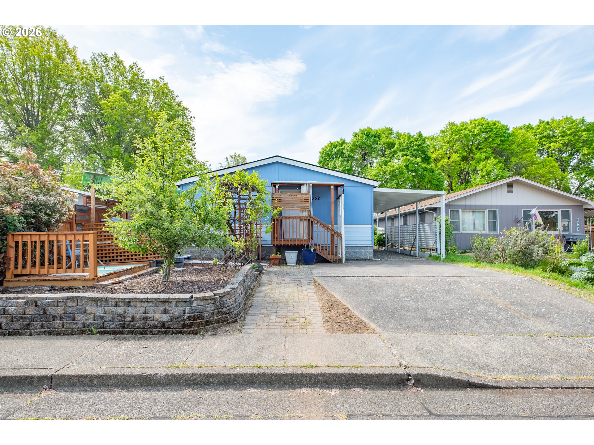 352 SW Butterfield Pl — photo