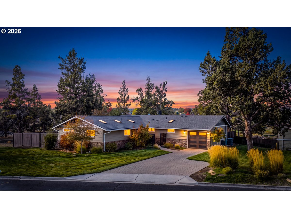 1233 SW Canyon Dr — photo