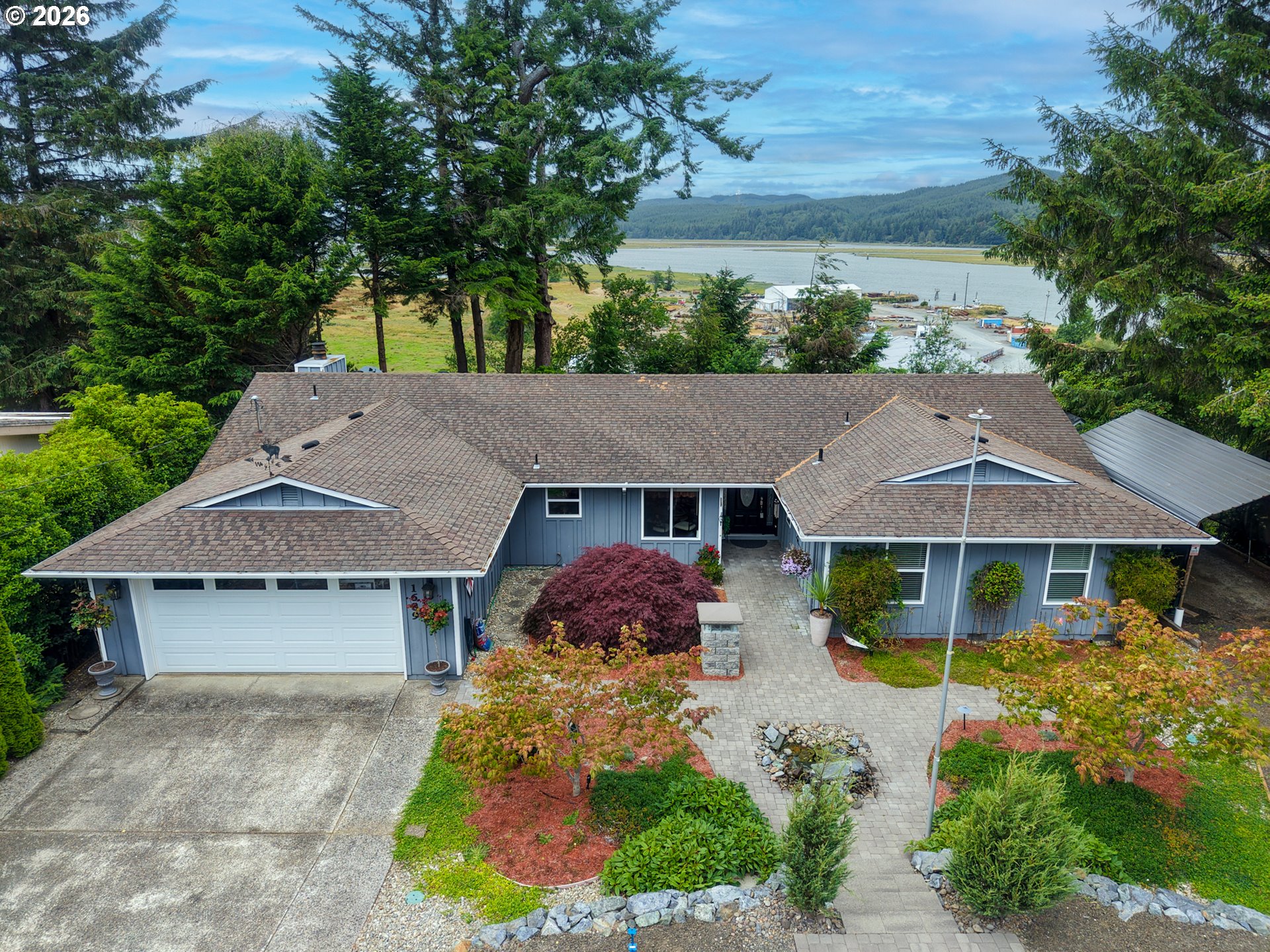 1689 Applewood Dr — photo