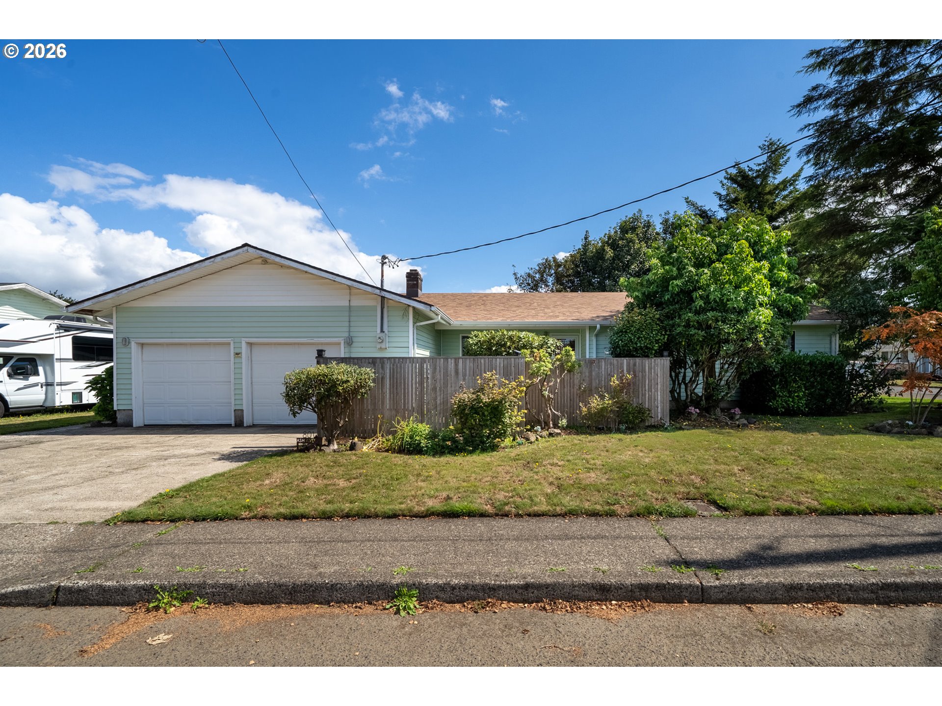 801 Ash Ave — photo