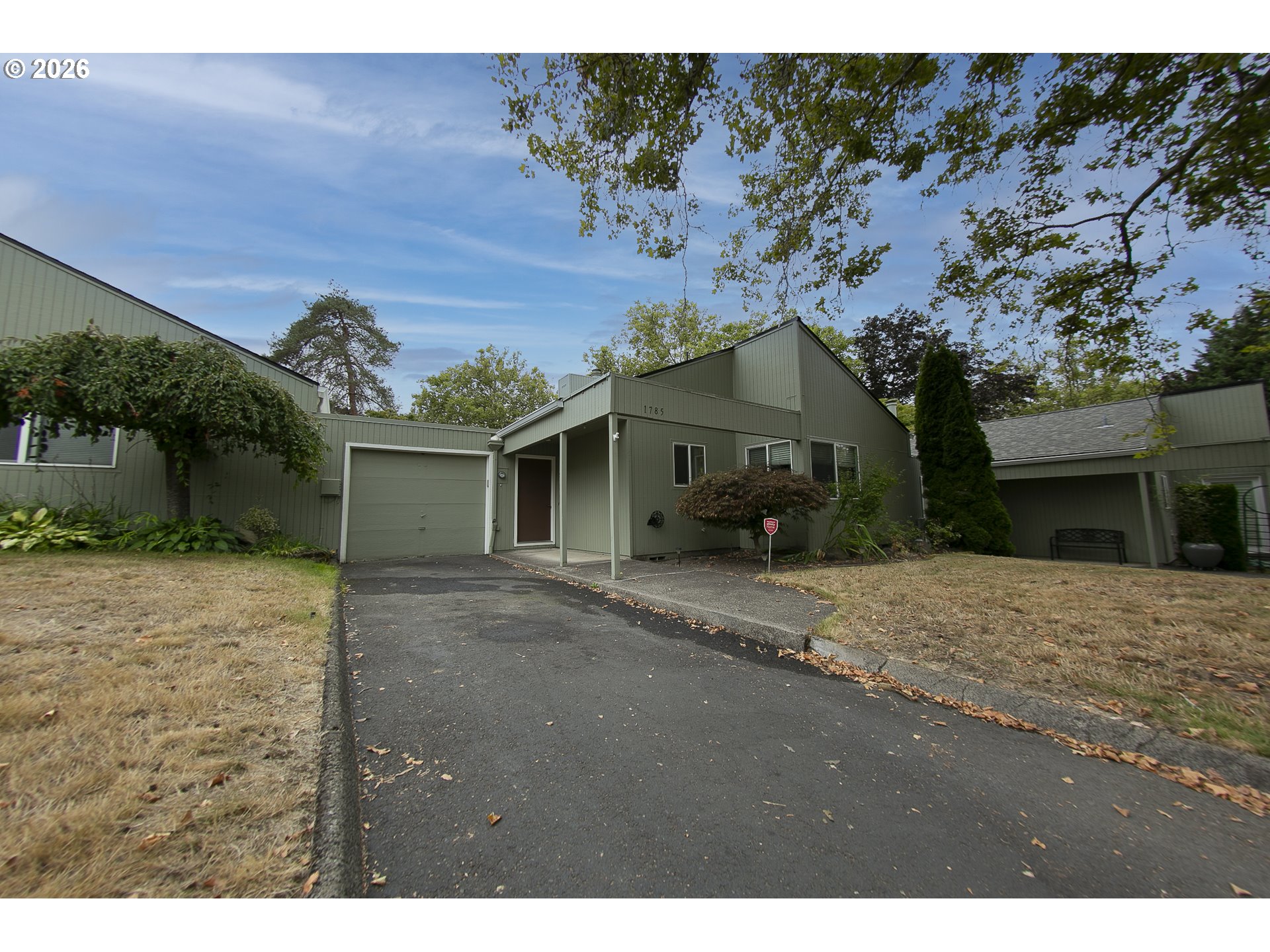 1785 NW Rolling Hill Dr — photo