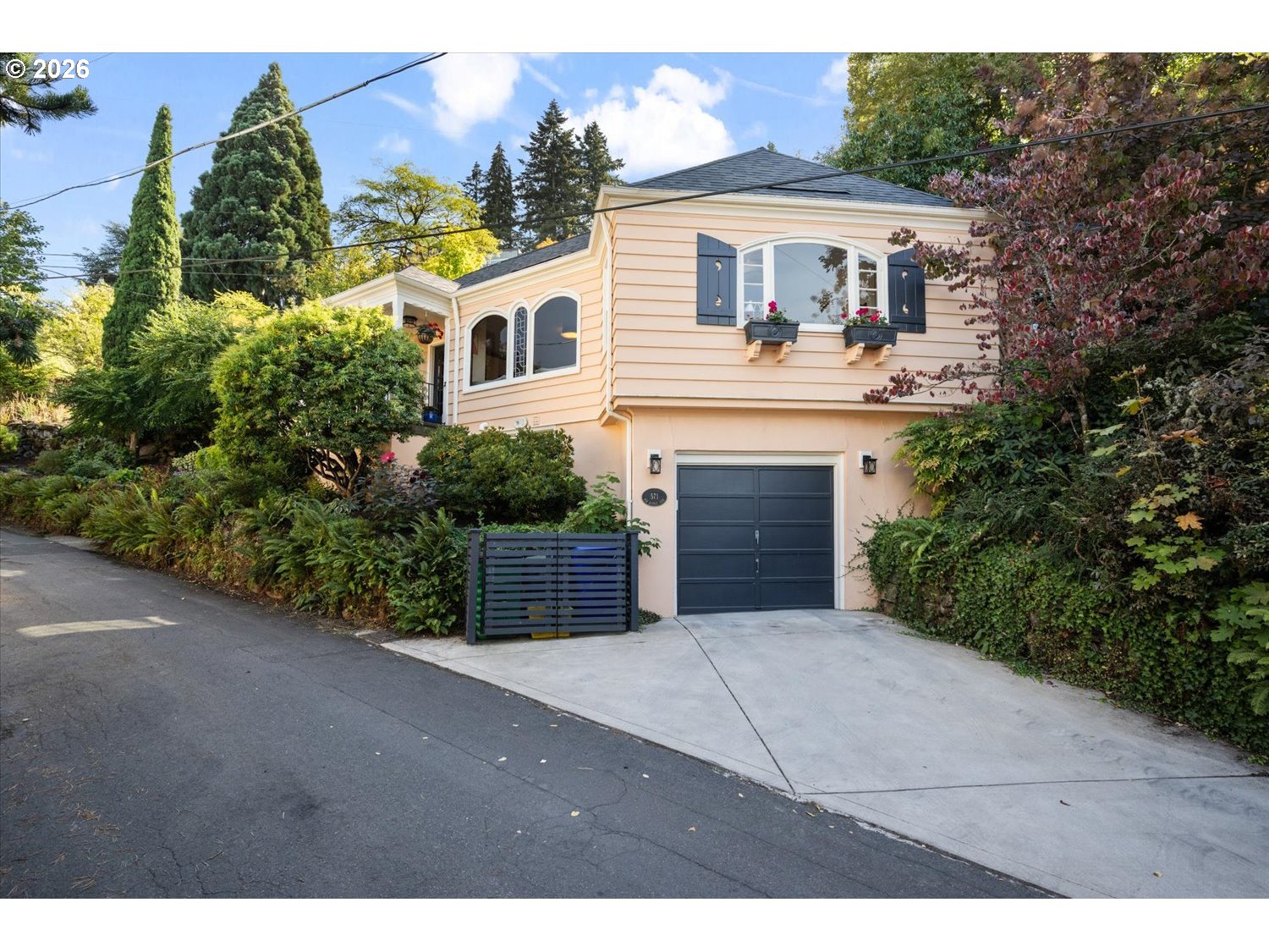 571 NW Alpine Ter — photo