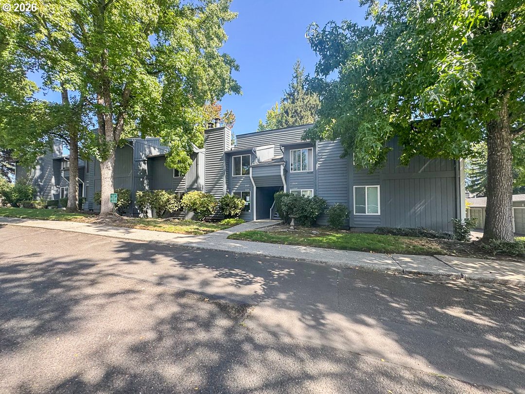 650 SW Meadow Dr — photo