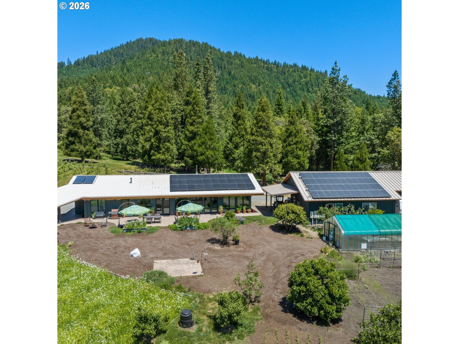 1104 1106 Upper Cow Creek Rd — photo