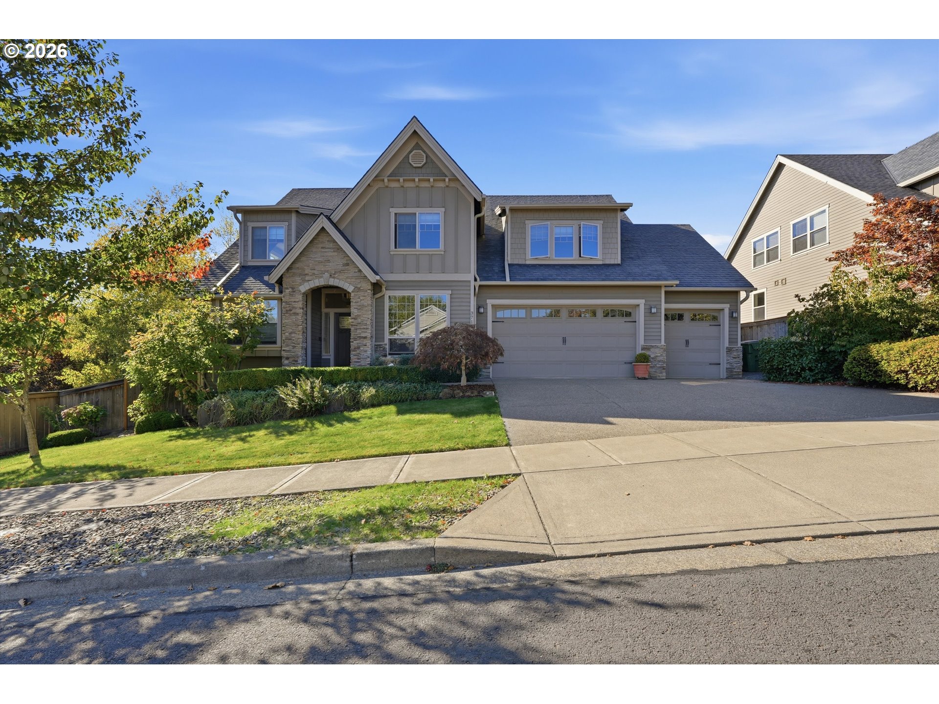 3715 N Knoll Dr — photo