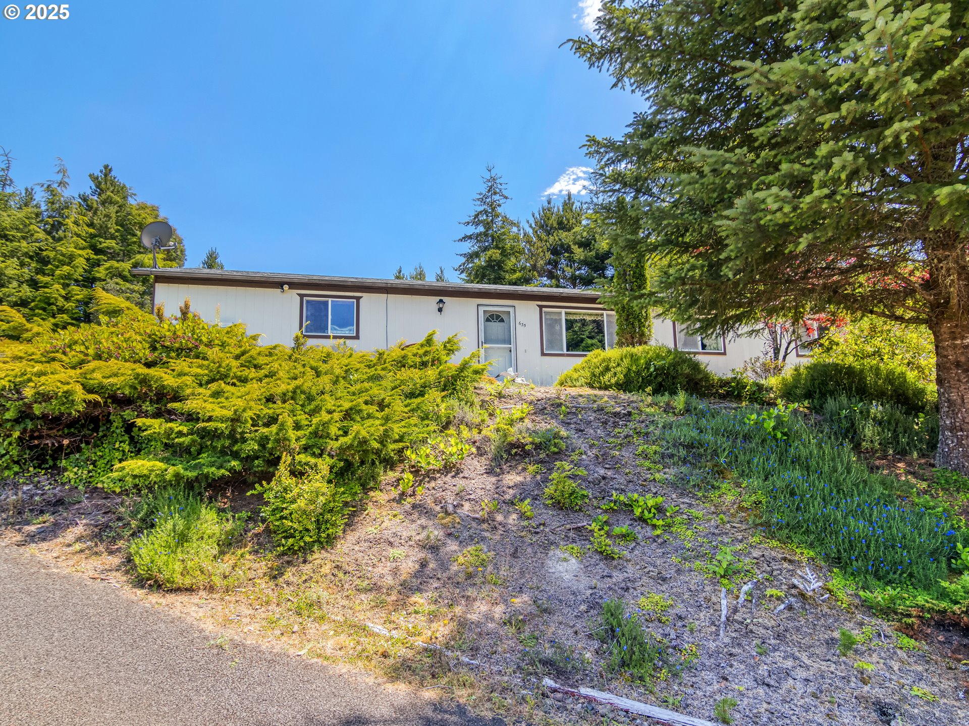 635 SE Ball Blvd — photo